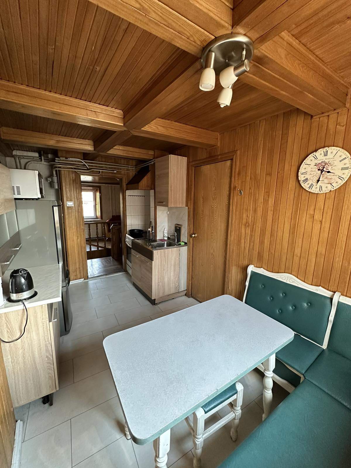 Twin room with shared bathroom